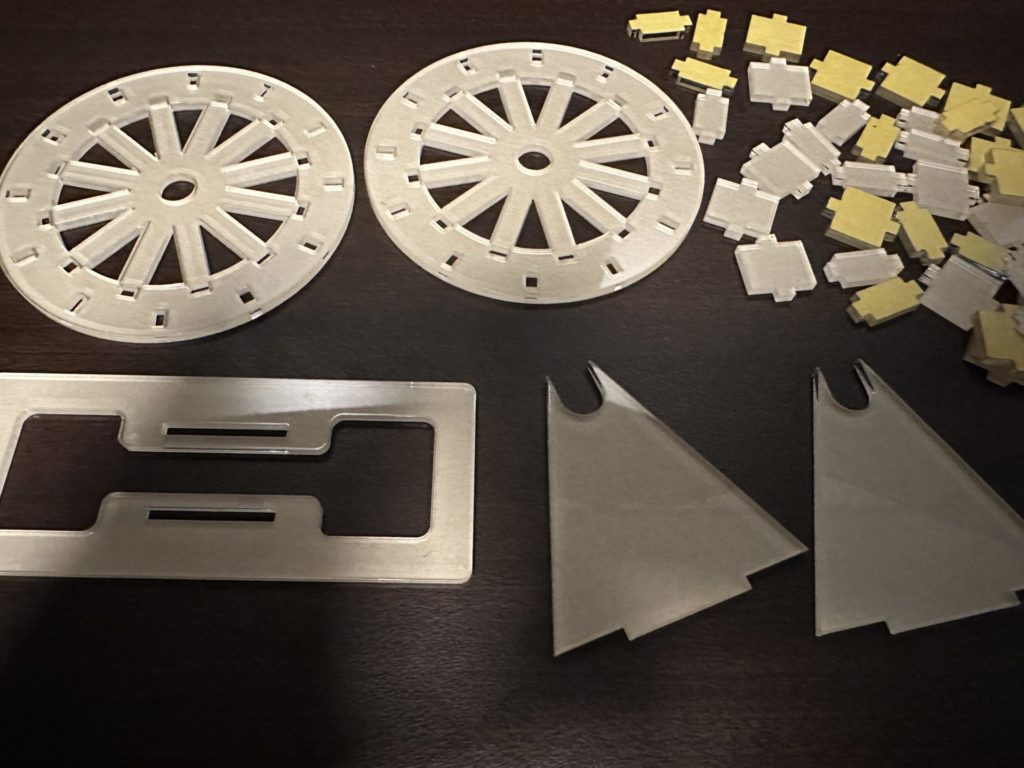 アクリル板をレーザーでカット