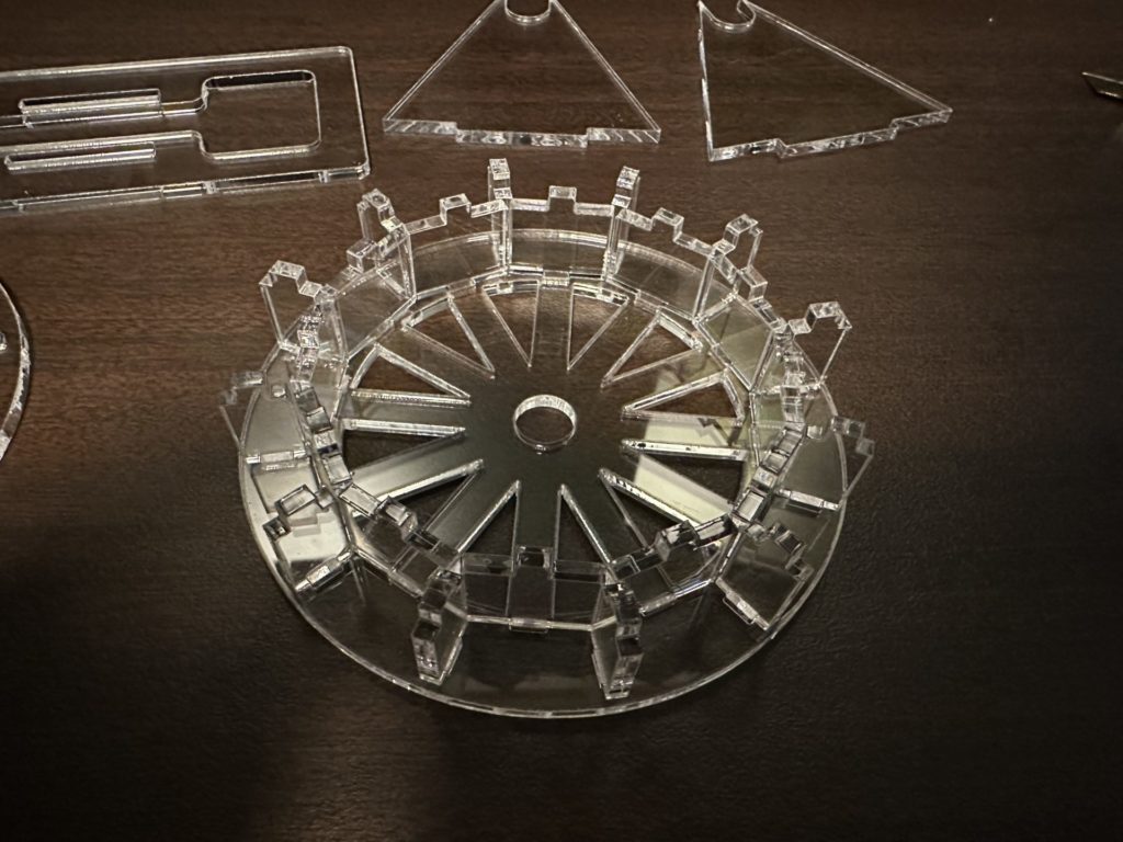 アクリル水車水受けの組み立て、はめ込み2